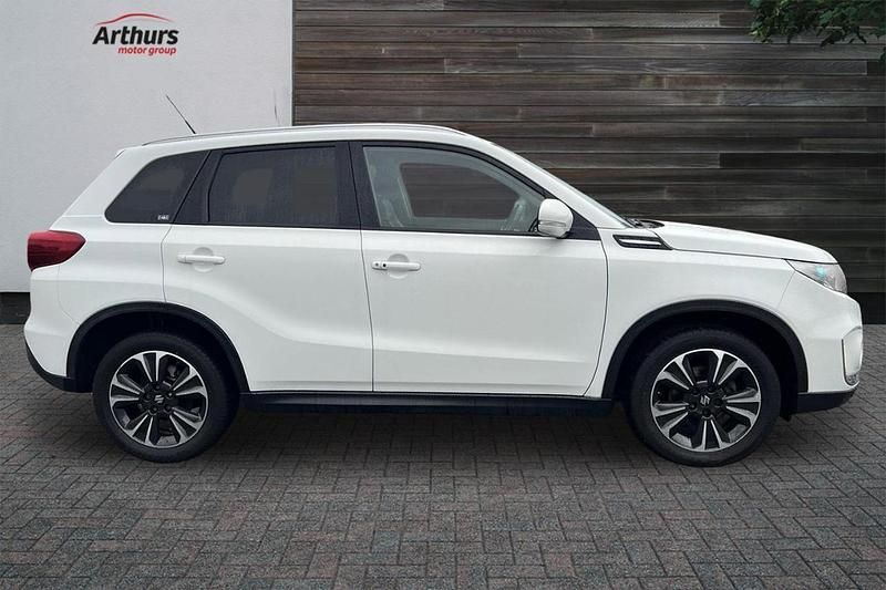 White Used 2020 Suzuki Vitara SZ5 SUV | £15,797 (A bit pricey) - Image 1/4