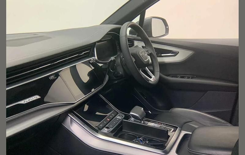 Used Audi Q7 S-Line 281 HP (206 kW) 2023 Grey SUV