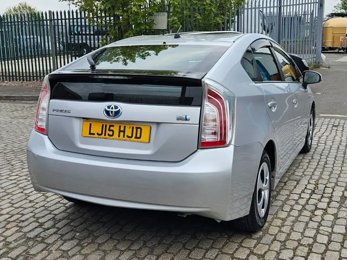 Usado Toyota Prius 2015 Prateado Citadino
