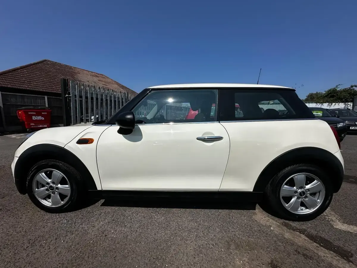 Used Mini ONE Hatch 102 HP (75 kW) 2014 White Hatchback