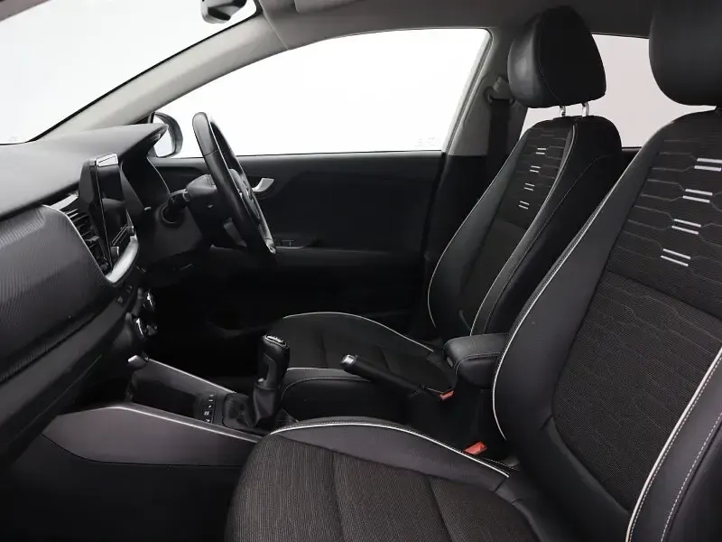 Used Kia Stonic GT-Line S 118 HP (86 kW) 2021 White SUV