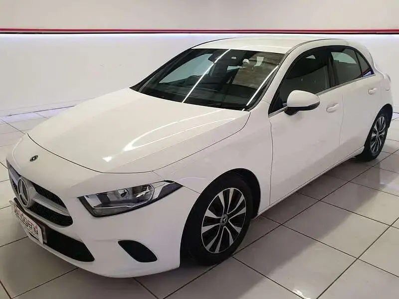 Used Mercedes A180 SE 136 HP (100 kW) 2020 White Hatchback
