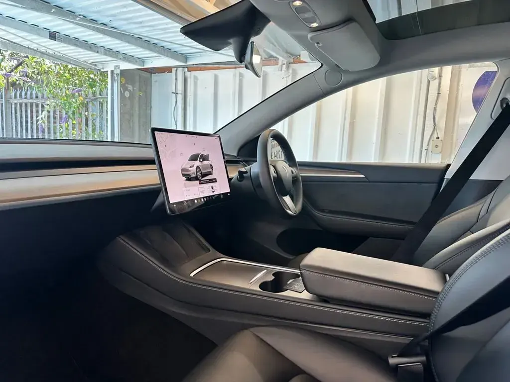 Used Tesla Model Y Standard Range 254 kW (346 HP) 2024 White SUV