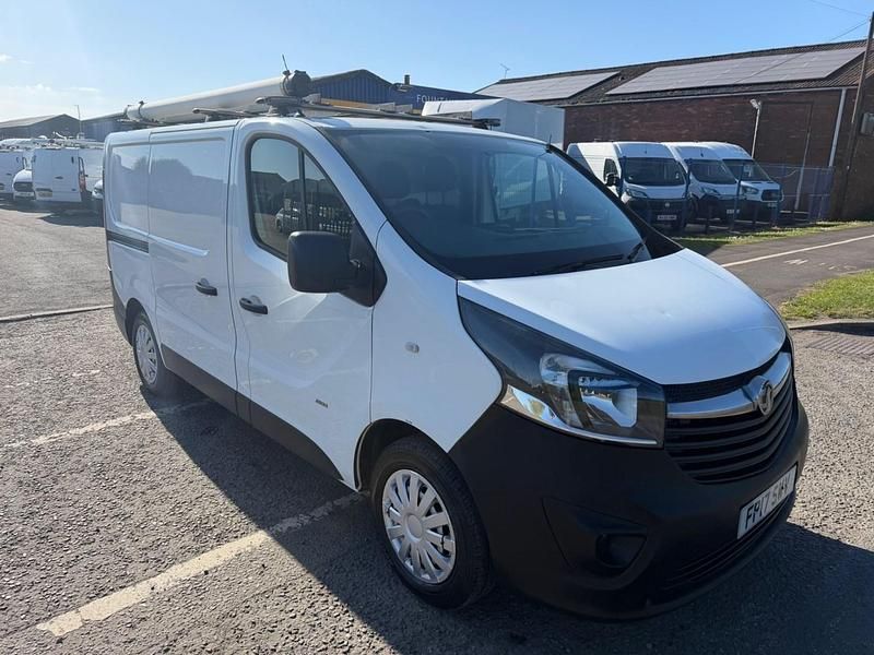 Second-hand Vauxhall Vivaro 2017 Alb