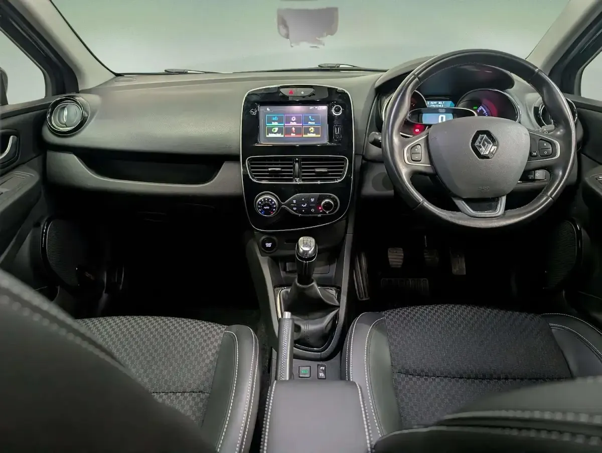 Used Renault Clio Dynamique 90 HP (66 kW) 2017 Black Hatchback