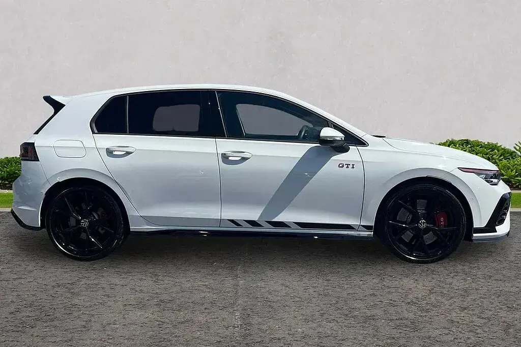 Used VW Golf VIII GTI Clubsport 300 HP (220 kW) 2025 White Hatchback