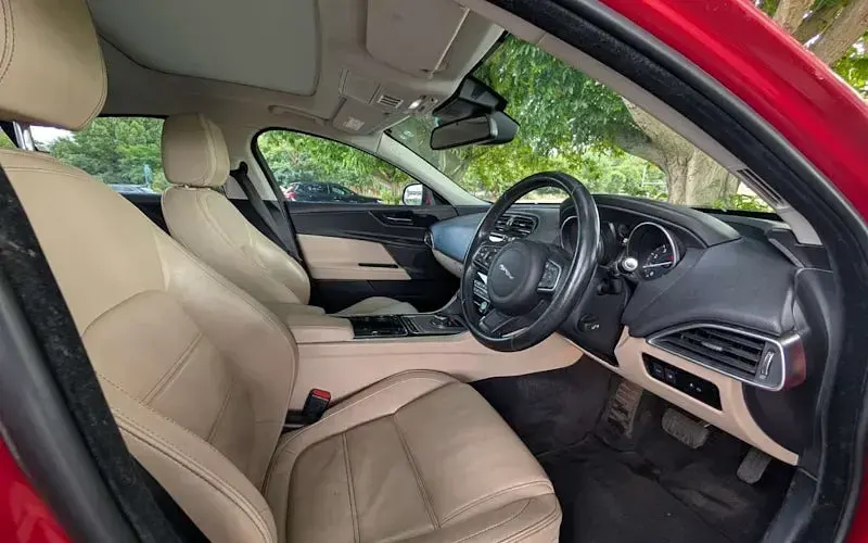 Used Jaguar XE Prestige 200 HP (147 kW) 2016 Red Sedan