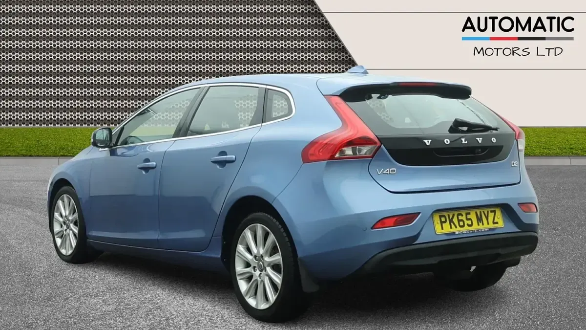 Used Volvo V40 SE Lux 115 HP (84 kW) 2015 Blue Hatchback