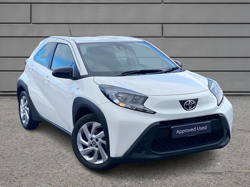 Pure white Used 2023 Toyota Aygo PURE Hatchback | £12,295 (Fair price) - Image 1/4