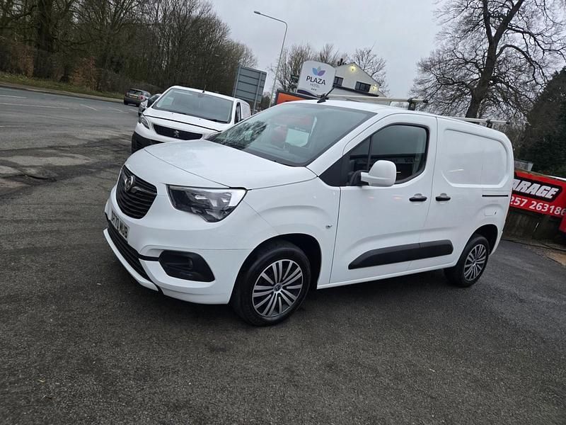 Used Vauxhall Combo Sportive 100 HP (73 kW) 2021 White MPV