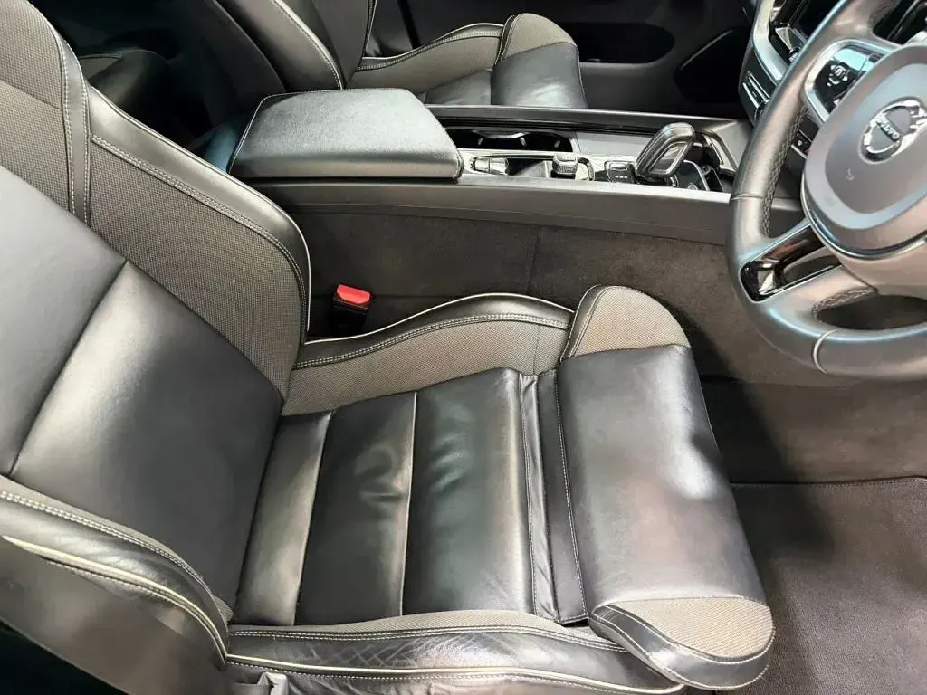 Usado Volvo XC60 R-Design Pro 2021 Gris SUV
