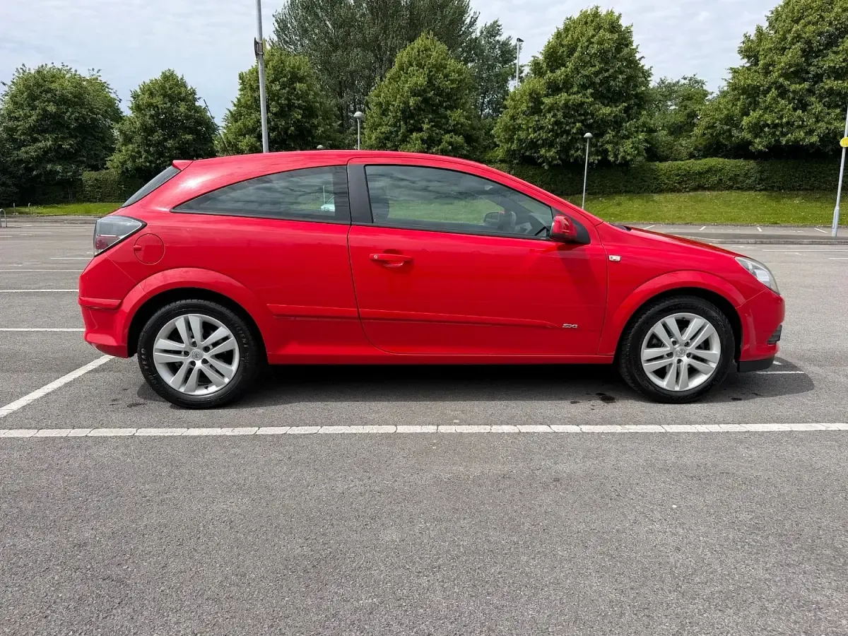Used Vauxhall Astra Sport 115 HP (84 kW) 2008 Red Hatchback