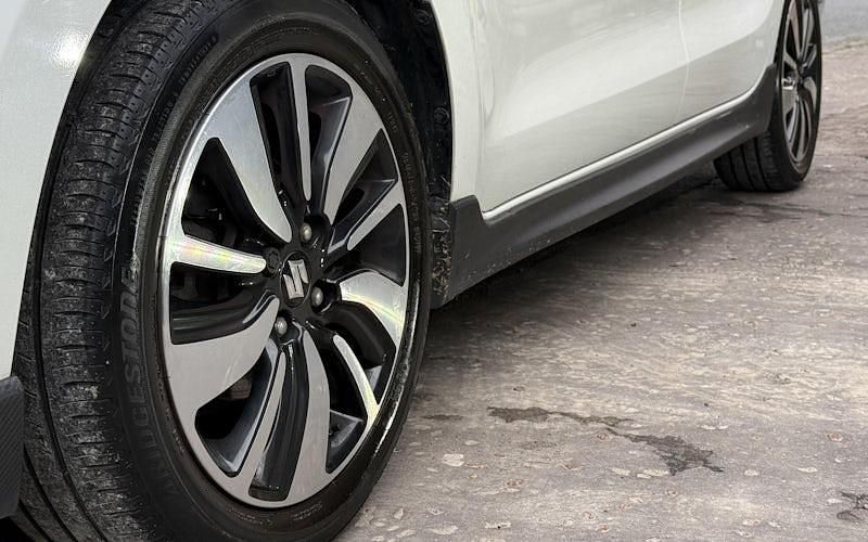 Used Suzuki Swift 90 HP (66 kW) 2019 White Hatchback