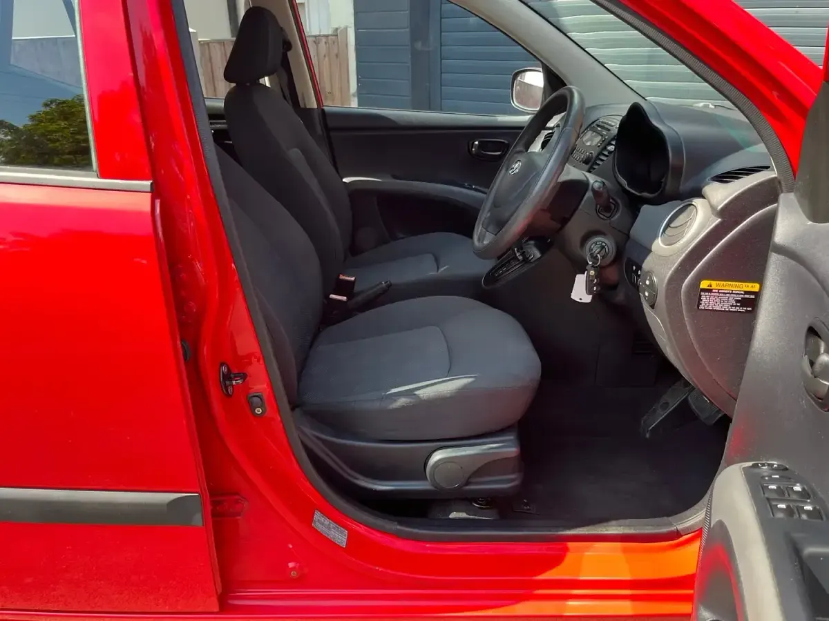 Used Hyundai i10 Comfort 77 HP (56 kW) 2010 Red Hatchback