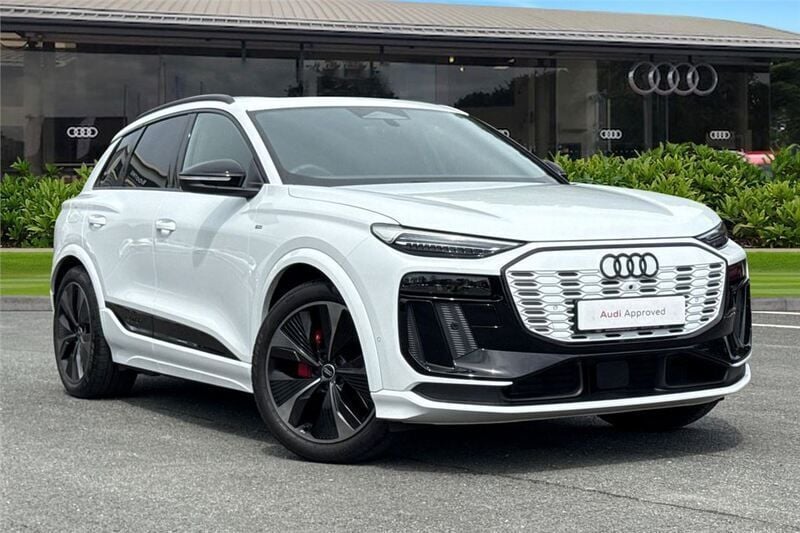 White Used 2025 Audi Q6 e-tron Performance SUV | £63,695 (Good price) - Image 1/4