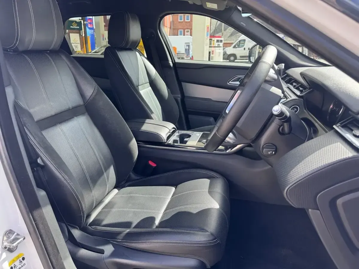 Used Land Rover Range Rover Velar R-Dynamic 179 HP (131 kW) 2019 White SUV
