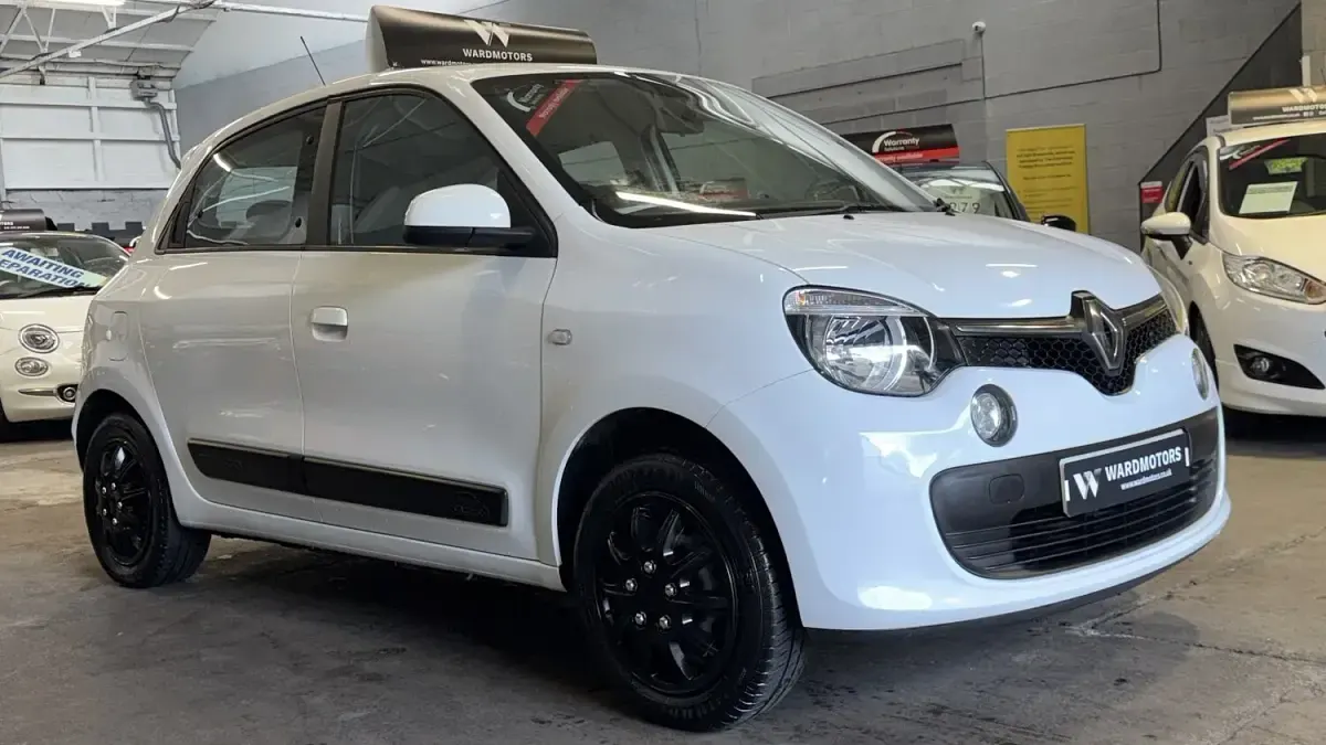 Used Renault Twingo Expression 70 HP (51 kW) 2015 White Hatchback