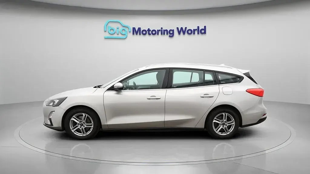 Usado Ford Focus Zetec 120 HP (88 kW) 2021 Prateado Carrinha