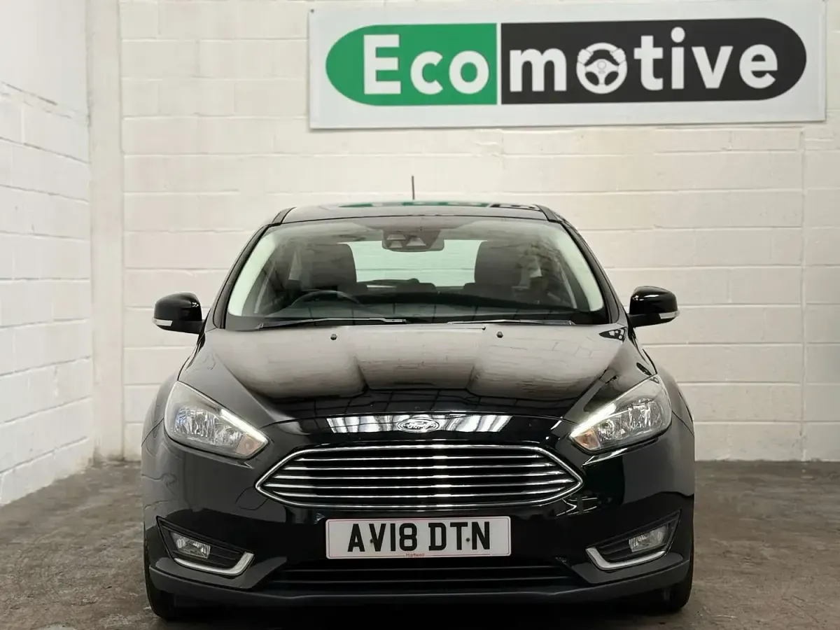 Käytetty Ford Focus Titanium 100 HP (73 kW) 2018 Musta Viistoperä