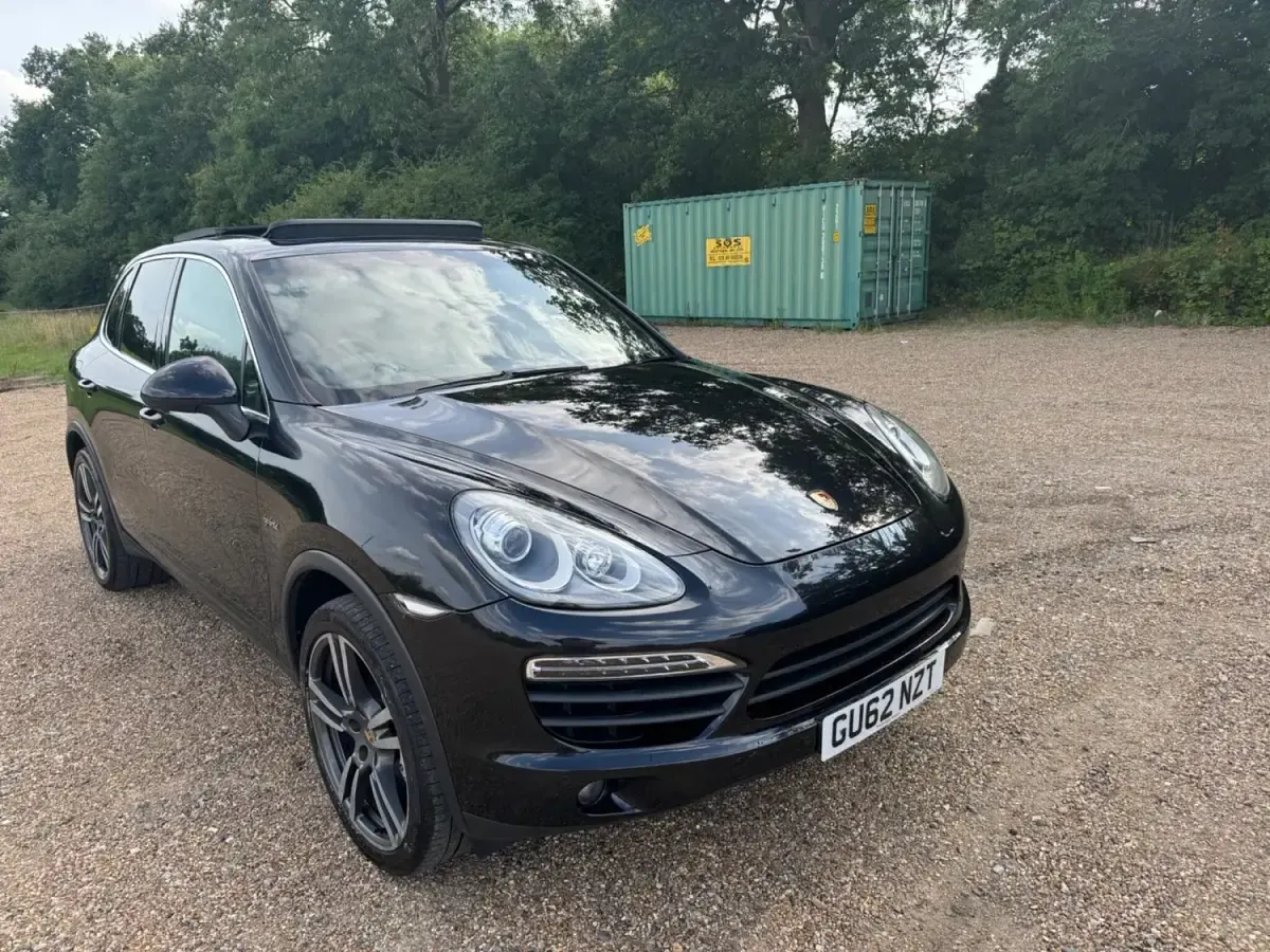 Usado Porsche Cayenne 380 HP (279 kW) 2012 Preto SUV