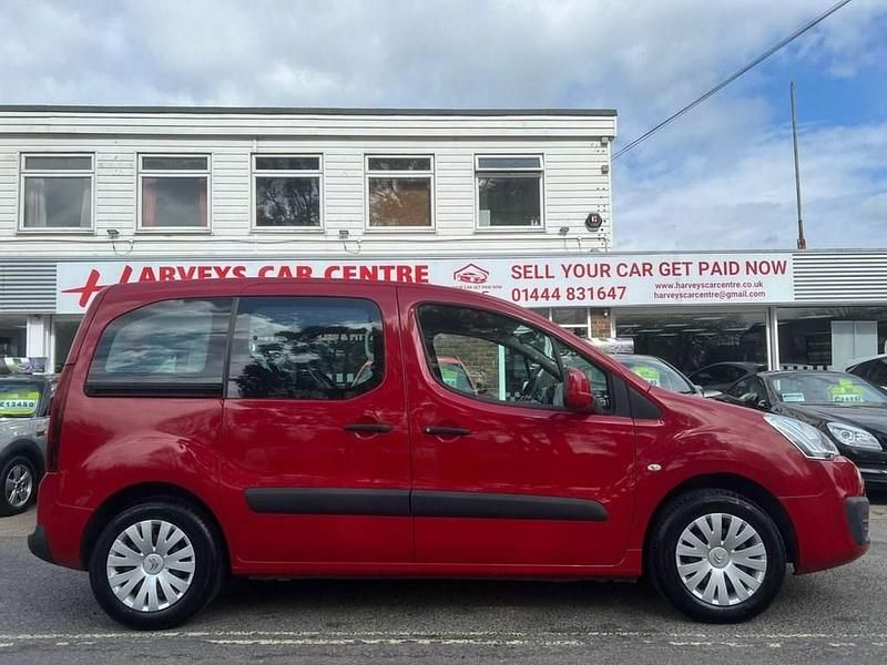 Used Citroën Berlingo Feel 100 HP (73 kW) 2015 Red MPV