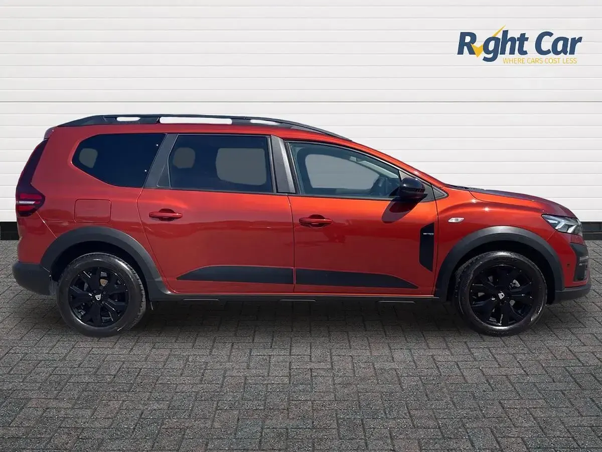 Used Dacia Jogger Extreme 110 HP (80 kW) 2022 Brown MPV