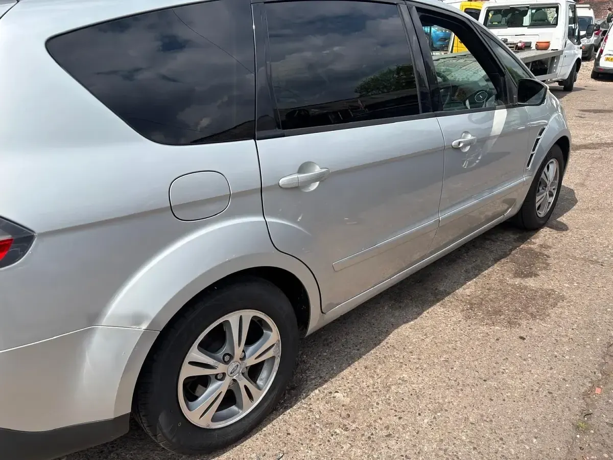 Used Ford S-MAX Zetec 138 HP (101 kW) 2009 Silver MPV