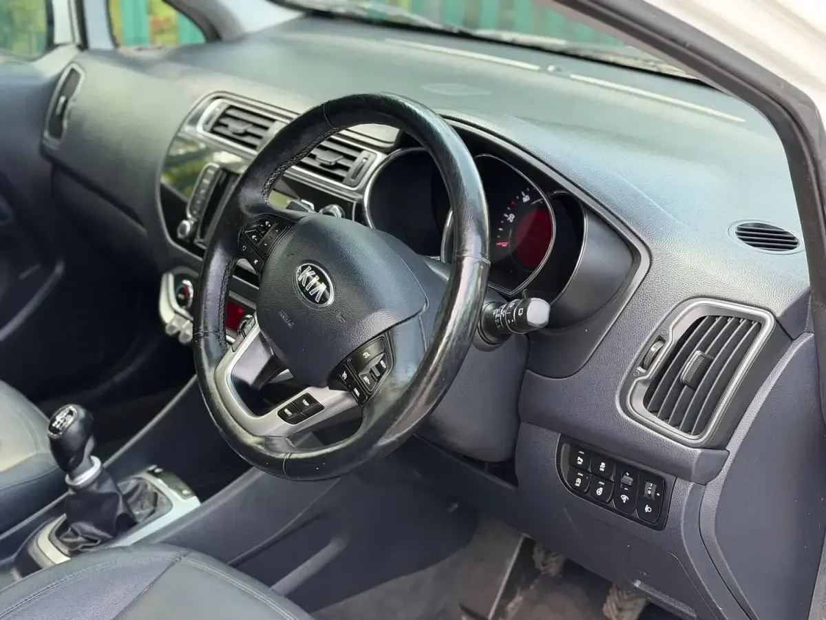 Used Kia Rio 109 HP (80 kW) 2015 White Hatchback