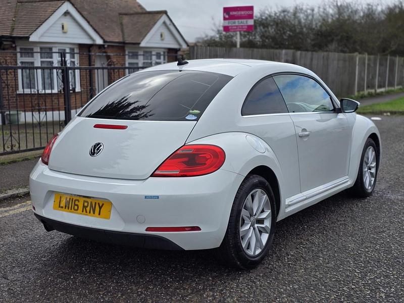 Używany VW Beetle Design 105 KM (77 kW) 2016 Biały Hatchback