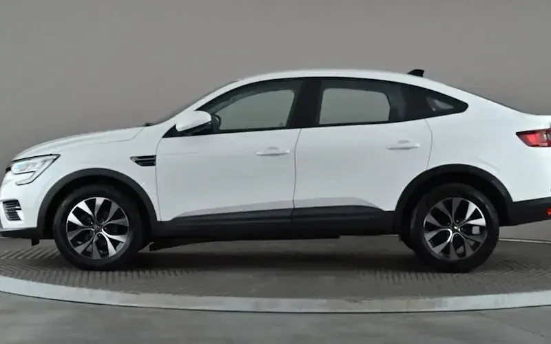 Used Renault Arkana Evolution 140 HP (102 kW) 2023 White SUV