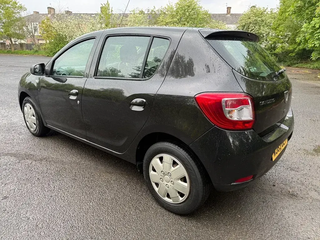 Gebraucht Dacia Sandero Lauréate 75 PS (55 kW) 2013 Schwarz Kleinwagen