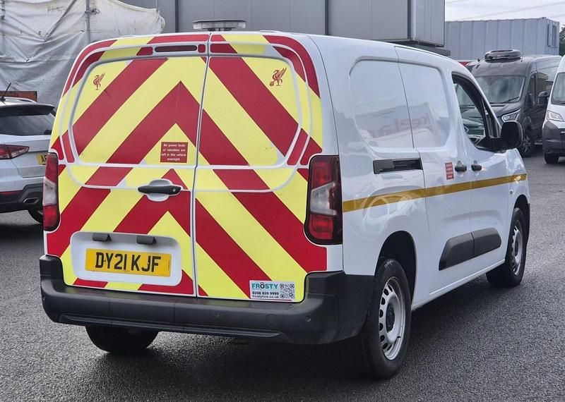Used Vauxhall Combo 100 HP (73 kW) 2021 White Van