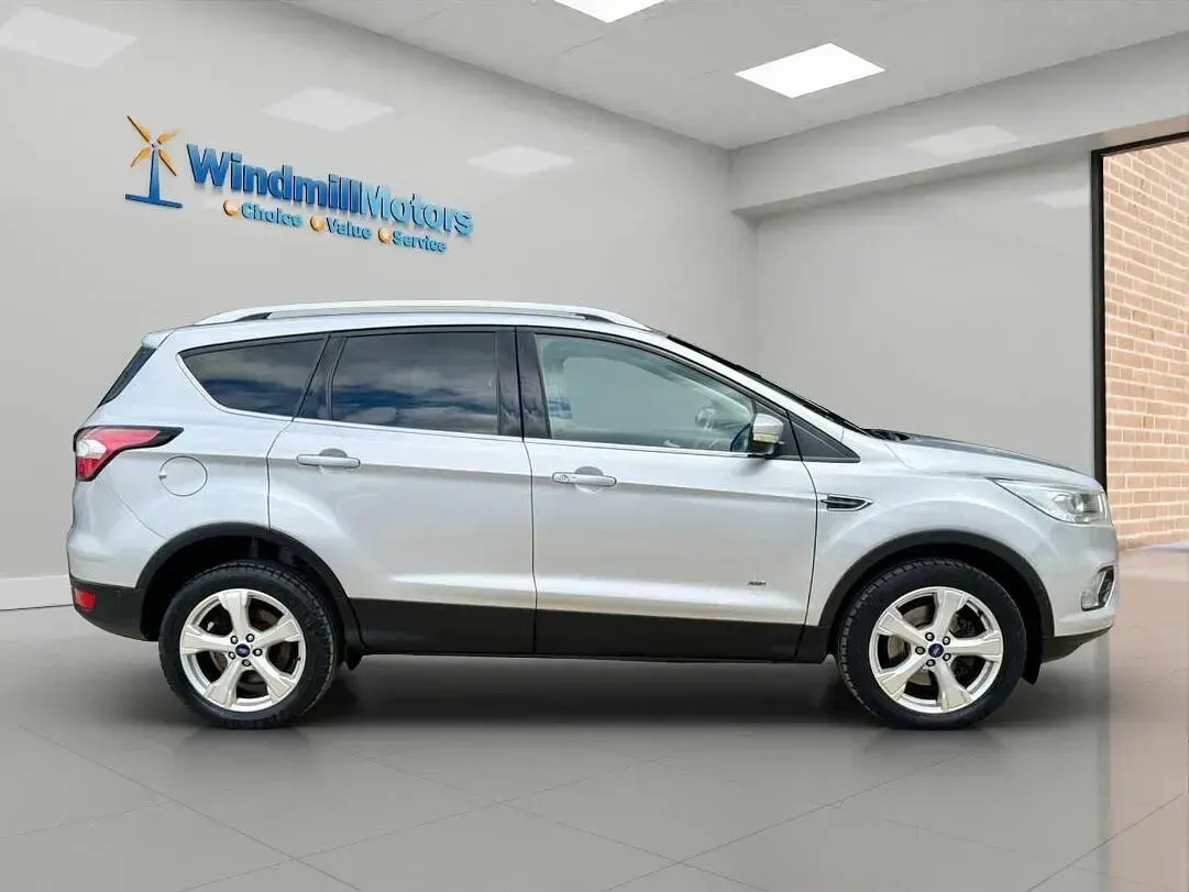 Used Ford Kuga Titanium 180 HP (132 kW) 2017 Silver SUV