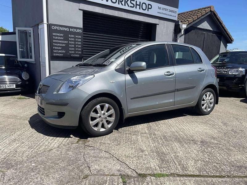 Silver Used 2007 Toyota Yaris Hatchback | £1,995 (Fair price) - Image 1/4