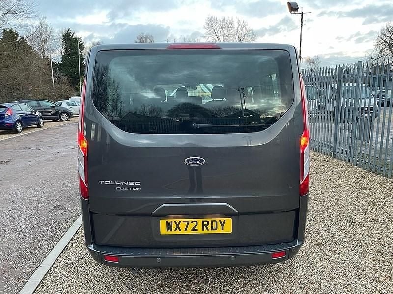 Used Ford Tourneo Titanium 130 HP (95 kW) 2022 Grey MPV