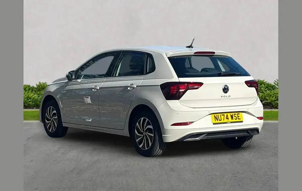 Usado VW Polo Life 80 HP (58 kW) 2024 Cinzento Citadino