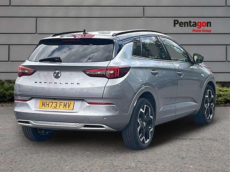 Usado Vauxhall Grandland X Ultimate 128 HP (94 kW) 2024 Cinzento SUV