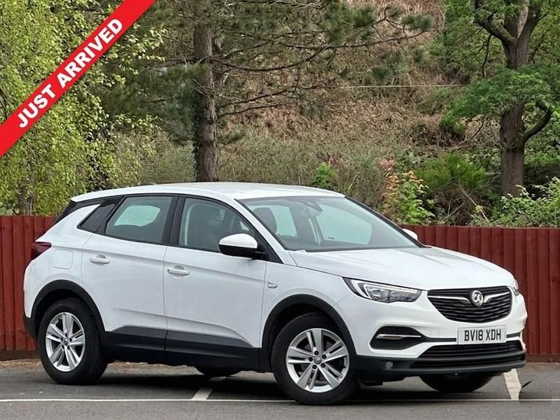 Used Vauxhall Grandland X S 120 HP (88 kW) 2018 White SUV