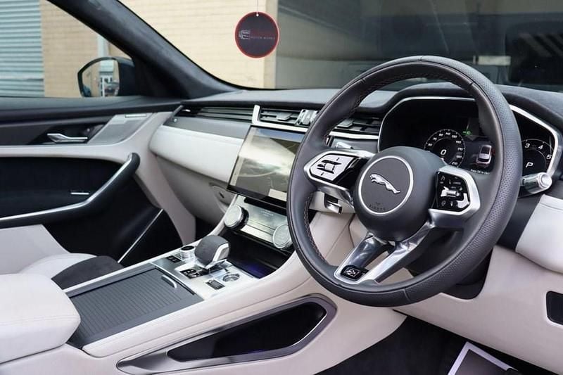 Used Jaguar F-Pace SVR 550 HP (404 kW) 2022 Black SUV