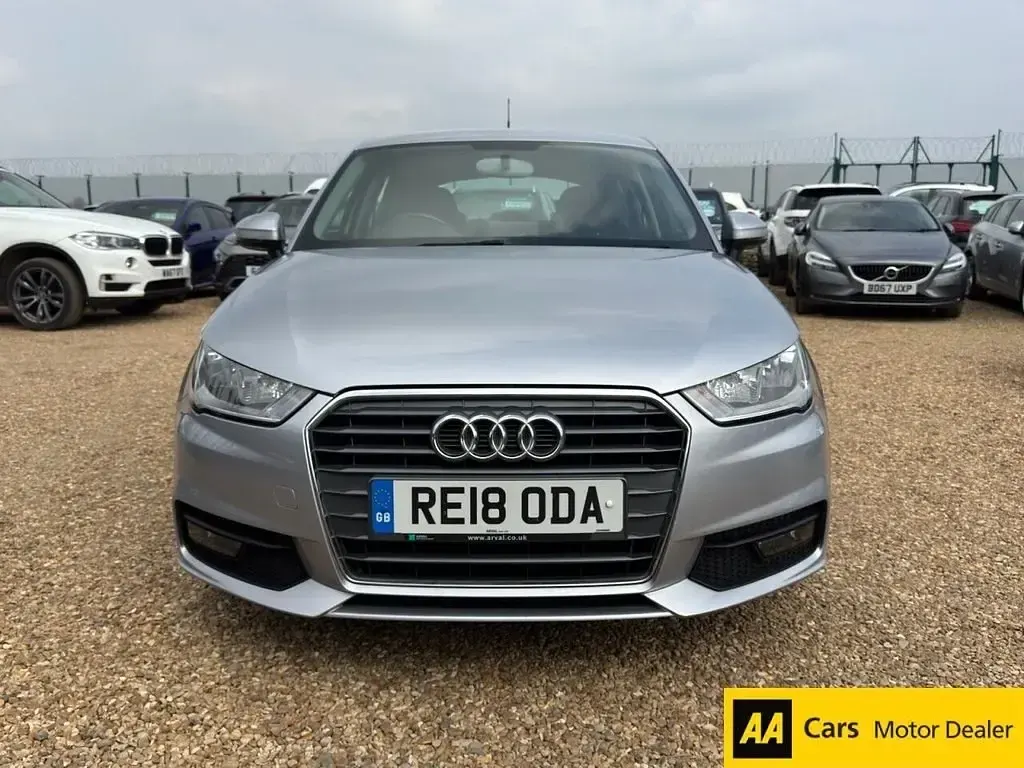 Usado Audi A1 Sportback Sport 95 HP (69 kW) 2018 Prateado Citadino