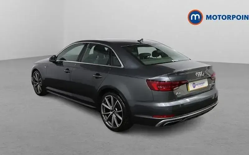 Usado Audi A4 S-Line 150 CV (110 kW) 2019 Gris Berlina