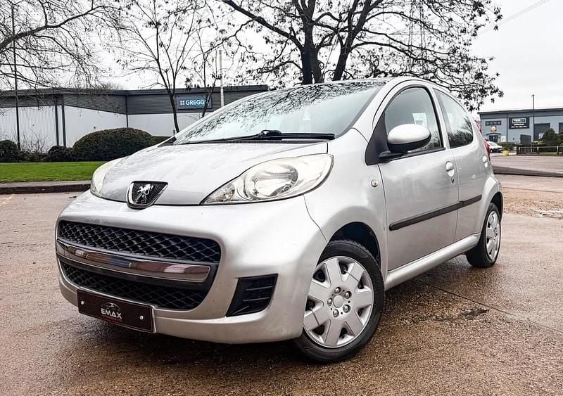 Used Peugeot 107 68 HP (50 kW) 2010 Silver Hatchback
