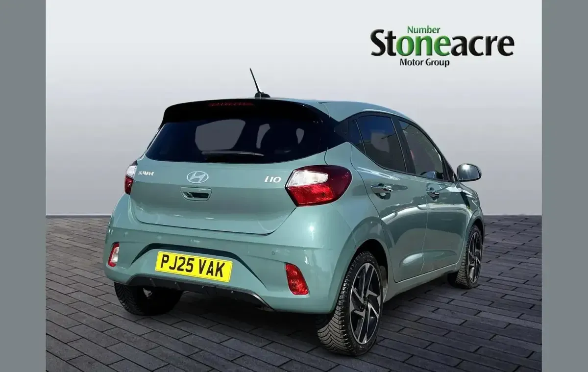 Used Hyundai i10 Premium 83 HP (61 kW) 2025 Green Hatchback