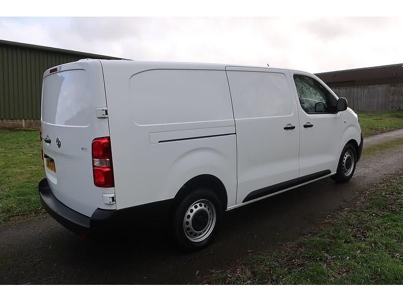 Used Vauxhall Vivaro 100 HP (73 kW) 2021 White MPV