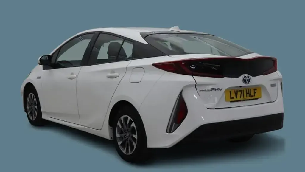 Used Toyota Prius Business Edition 122 HP (89 kW) 2021 White Hatchback