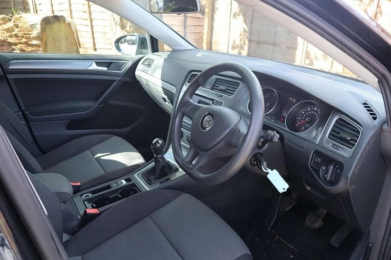 Used VW Golf VII S 105 HP (77 kW) 2014 Black Hatchback