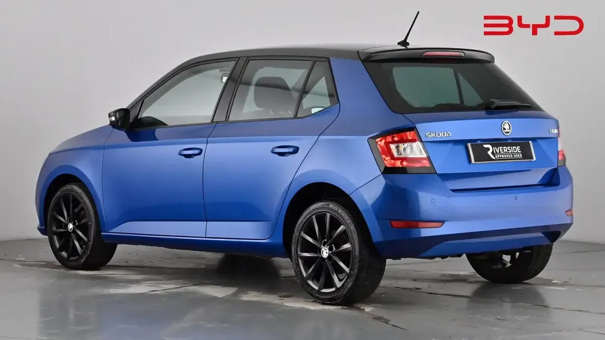 Used Skoda Fabia Colour Edition 75 HP (55 kW) 2019 Race blue Hatchback