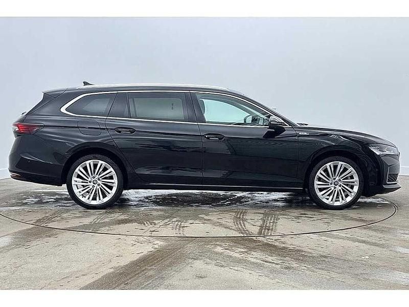 Used Skoda Superb LAURIN & KLEMENT 190 HP (139 kW) 2025 Midnight black metallic Estate