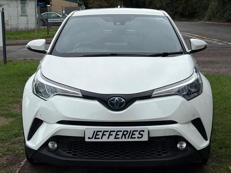 Used Toyota C-HR Design 122 HP (89 kW) 2019 White SUV