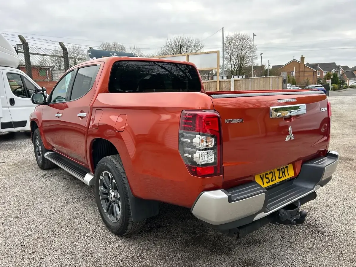 Used Mitsubishi L200 Warrior 150 HP (110 kW) 2021 Orange Pickup